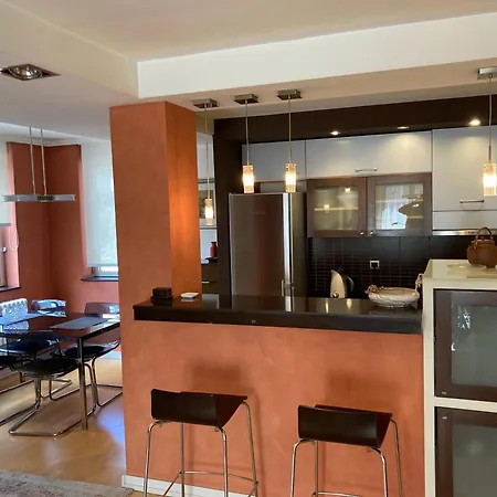 Waterfront With Free Parking 公寓