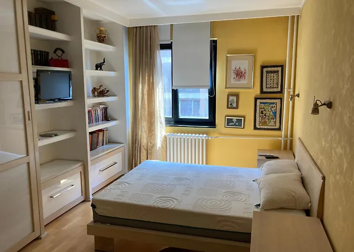 Waterfront With Free Parking Apartment