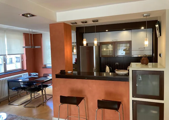 Waterfront With Free Parking Apartment